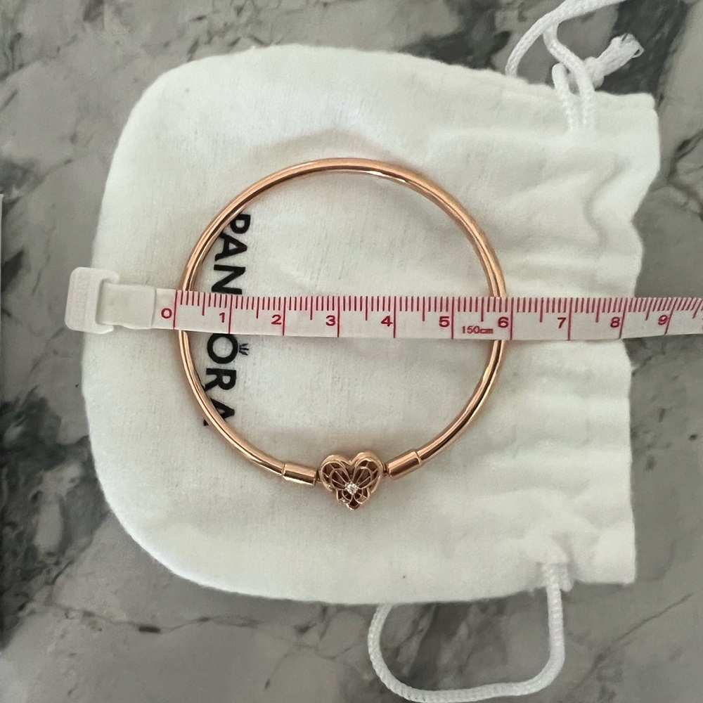 Pandora Moments Heart & Butterfly Bangle
14k rose gold plating - Picture 8 of 8